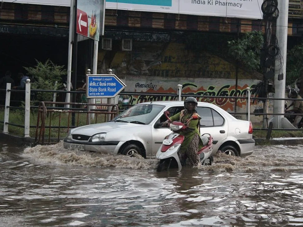 வடிகால் குறைபாடு; மழை நேரங்களில் ஆறுபோல் காட்சியளிக்கும் கோவையின் சாலைகள்! - எட்டப்படுமா தீர்வு?