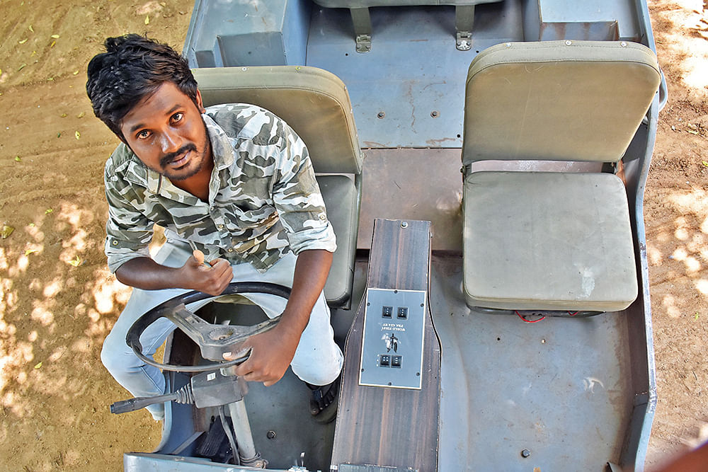 எலெக்ட்ரிக் ஜீப் கீழடி கெளதம்