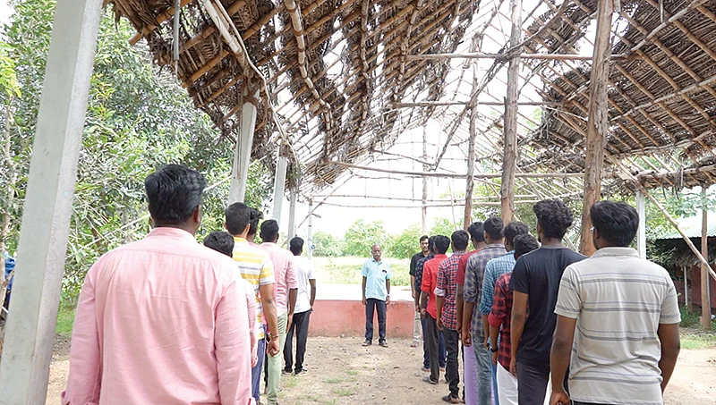 மாணவர்களுக்குப் பயிற்சி