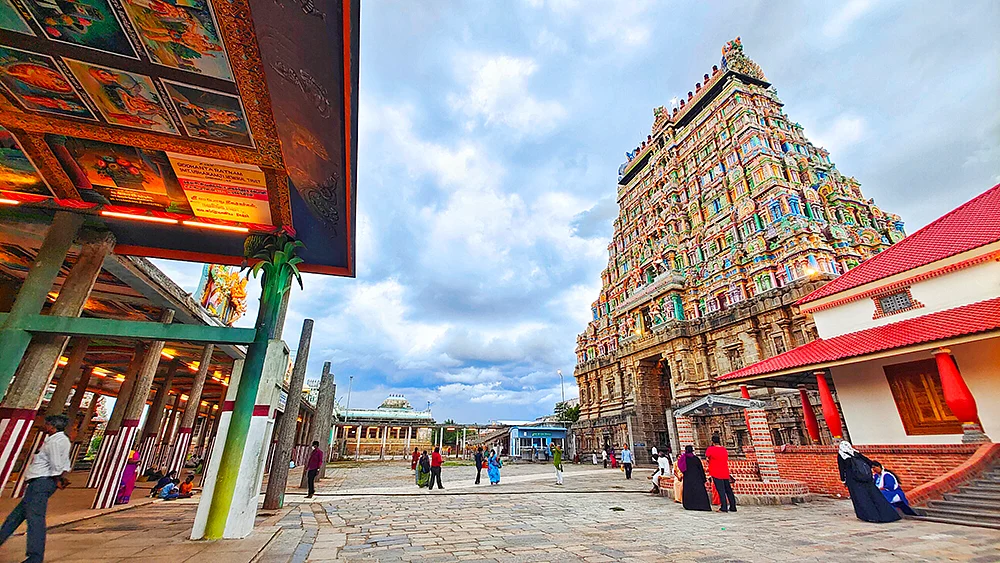 அதிகார யுத்தம்... - தகிக்கும் தில்லை... கொதிக்கும் பக்தர்கள்!