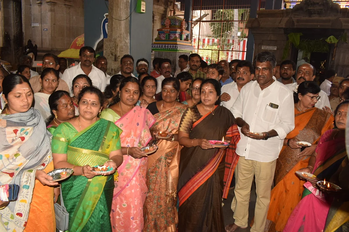 வானதி சீனிவாசன் வழிபாடு