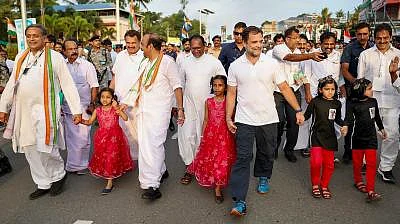 குழந்தைகளுடன் ராகுல்