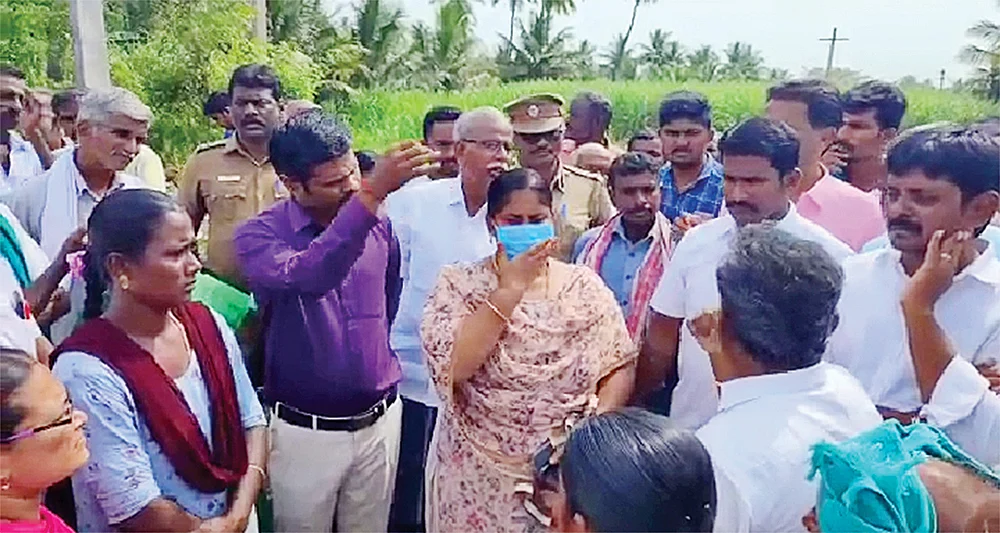அட்டை ஆலையால் பாழான நிலத்தடிநீர்... கொதிக்கும் கோபி வட்டார கிராமங்கள்!