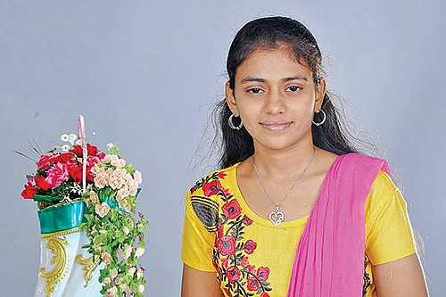 படிக்கும்போதே புத்தகங்கள் வெளியீடு... இலக்கிய உலகில் இளம் மாணவிகள்!