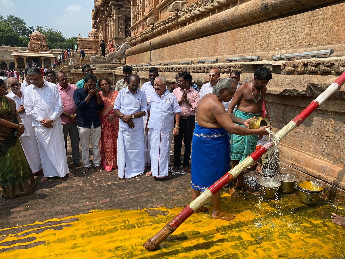 தஞ்சை பெரிய கோயில்: `பொன்னியின் செல்வன்' மாமன்னன் ராஜராஜ சோழன் 1,037வது சதய விழா பகிர்வு!  