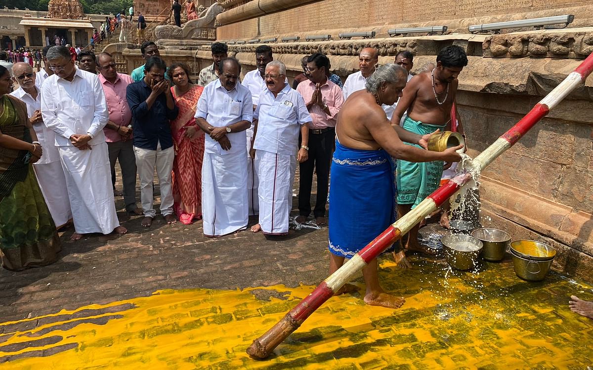 தஞ்சை பெரிய கோயில்: `பொன்னியின் செல்வன்' மாமன்னன் ராஜராஜ சோழன் 1,037வது சதய விழா பகிர்வு!  
