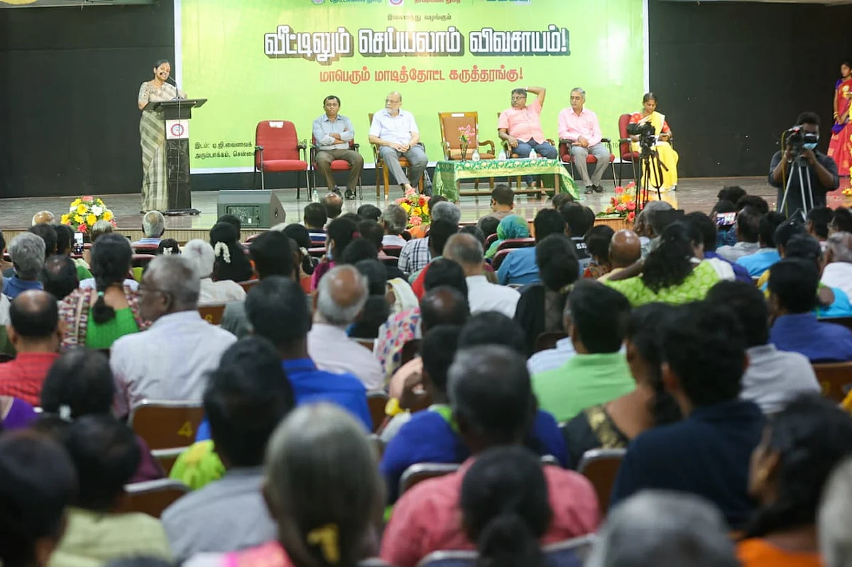 பிருந்தாதேவி ஐ.ஏ.எஸ் உரையாற்றுகிறார்.