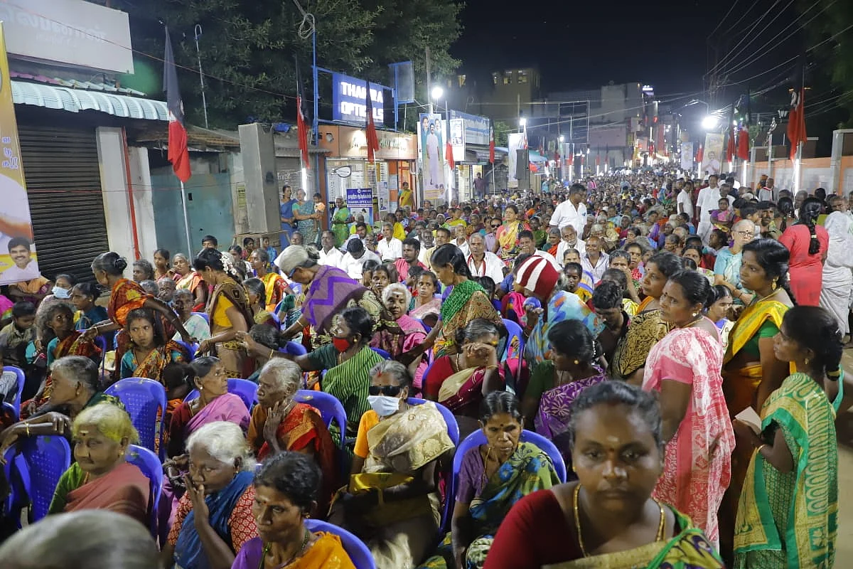 தஞ்சையில் அ.தி.மு.க பொதுக்கூட்டம்