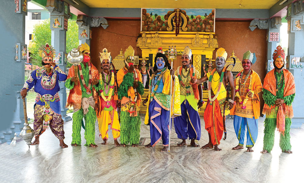 அவதாரம் - பகல் வேஷக்காரர்கள்