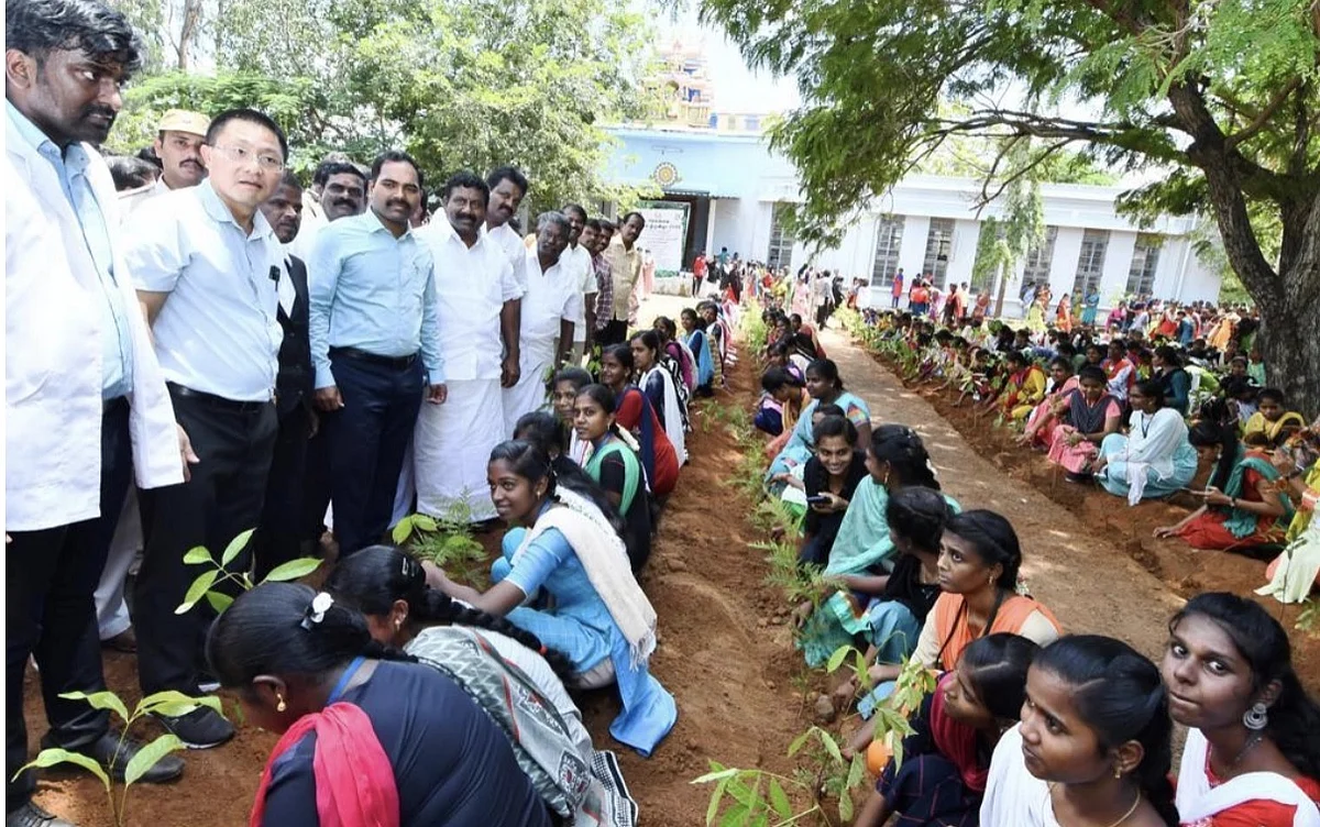 `மருத்துவர்கள் இணைந்து செய்த சாதனை!' சிவகங்கை மாவட்டத்தை அசர வைத்த மரம் நடு விழா