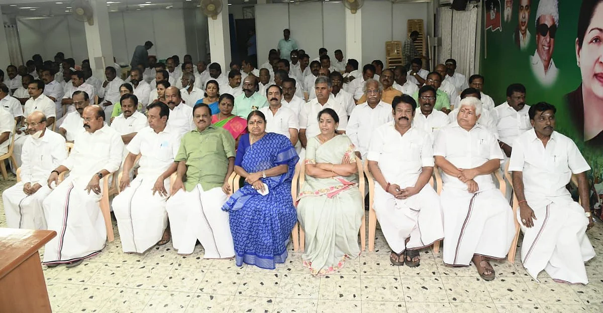 எம்.எல்.ஏக்கள். ம.செக்கள்