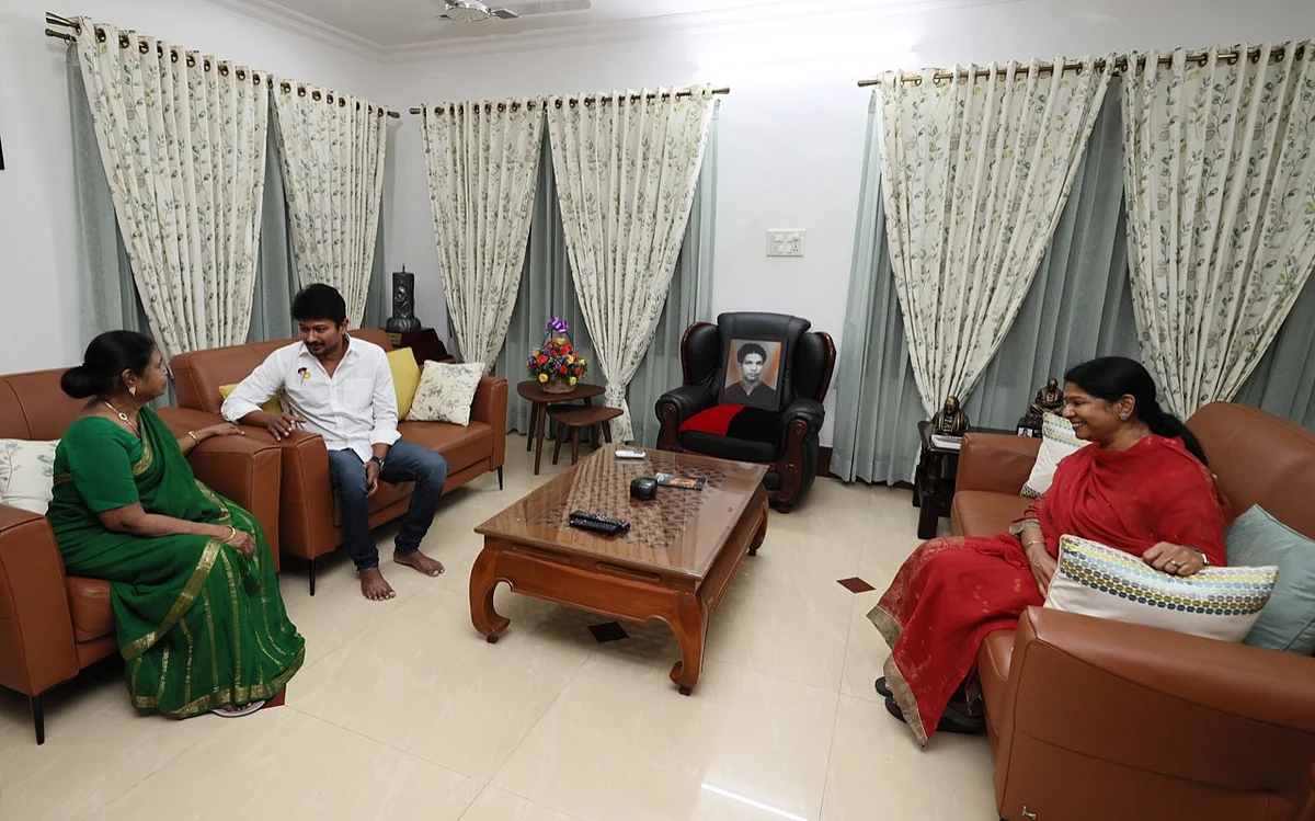 ராஜாத்தி அம்மாளுடன் உதயநிதி