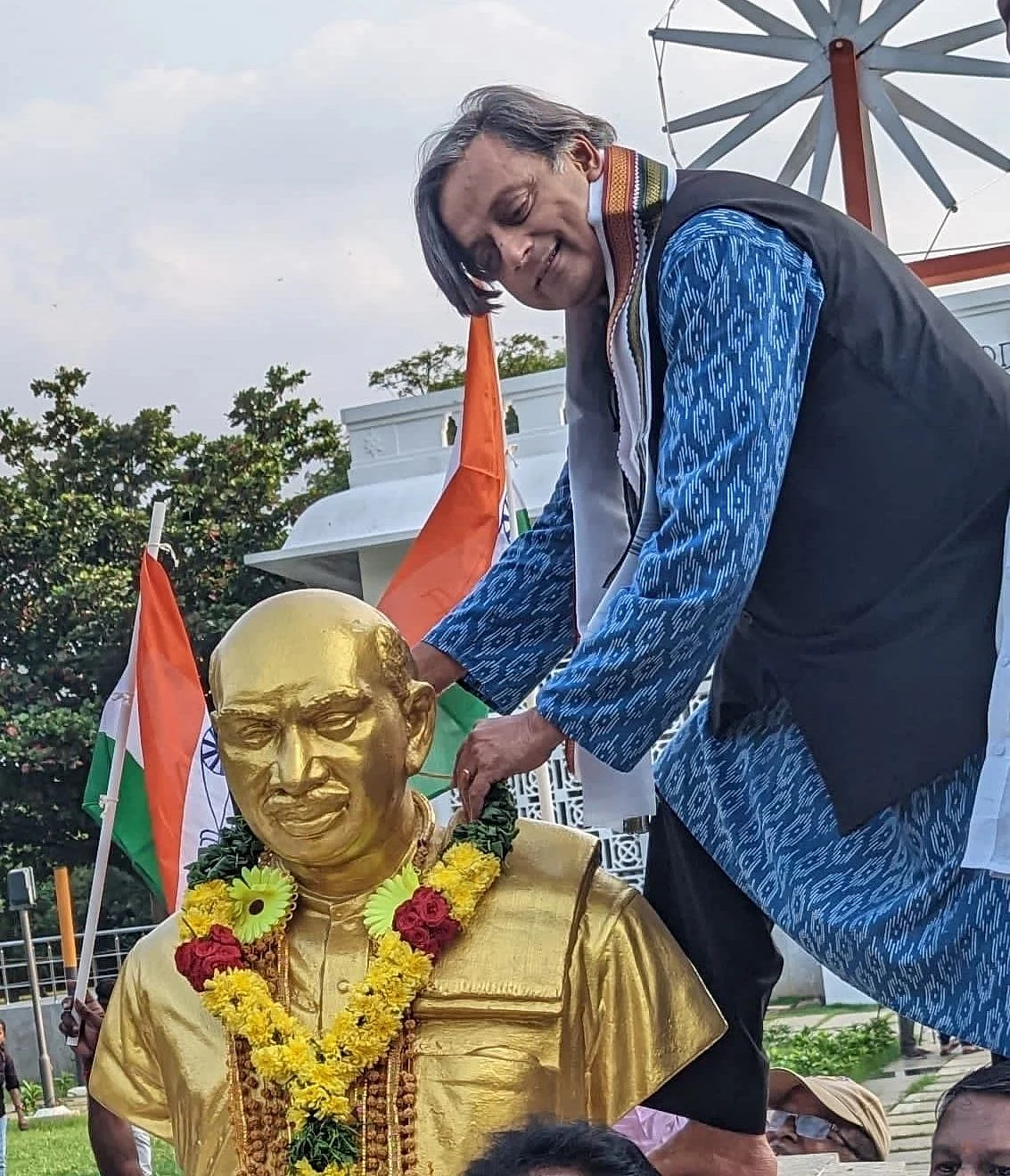 காமராஜர் சிலைக்கு மாலை