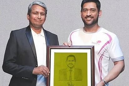 Dhoni: இதய மாற்று அறுவை சிகிச்சை செய்துகொண்ட பெண் வரைந்த ஓவியம்! தோனி நெகிழ்ச்சி