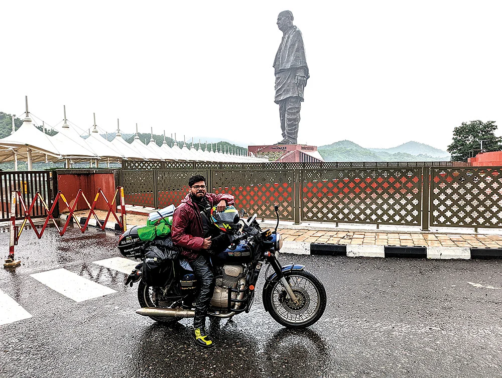 காது கேட்காம இருந்தா என்ன... பைக்கில் இமயமலை போக முடியாதா?