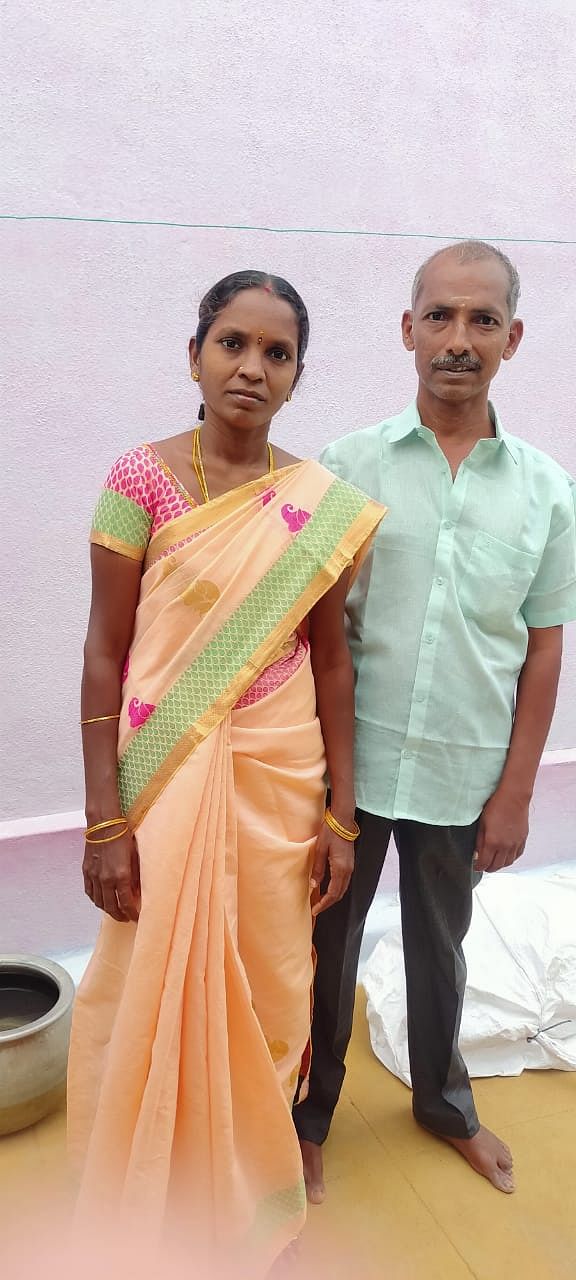 தேவதர்ஷினியின் தாயார் கோடீஸ்வரி, அண்மையில் காலமான தந்தை வேலுச்சாமி