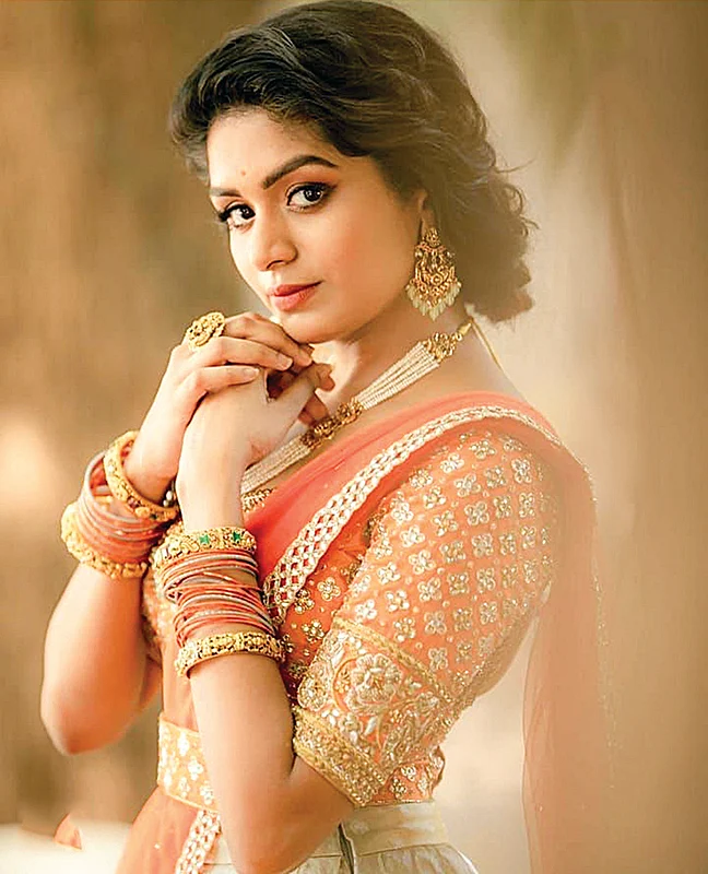Aditi Shankar: ஆரஞ்சு நிறமே..!