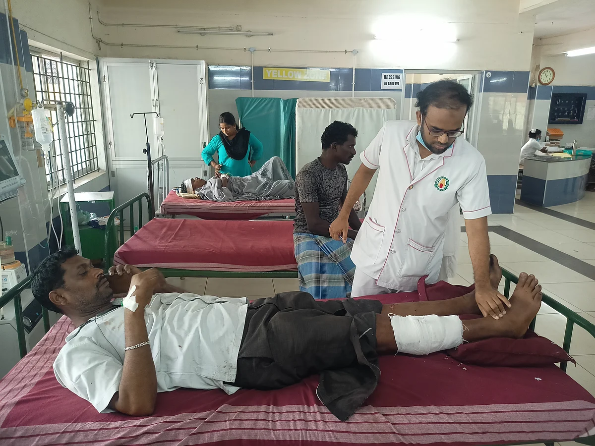 அரசு மருத்துவமனையில் சிகிச்சை பெற்று வரும் கிருஷ்ணமூர்த்தி