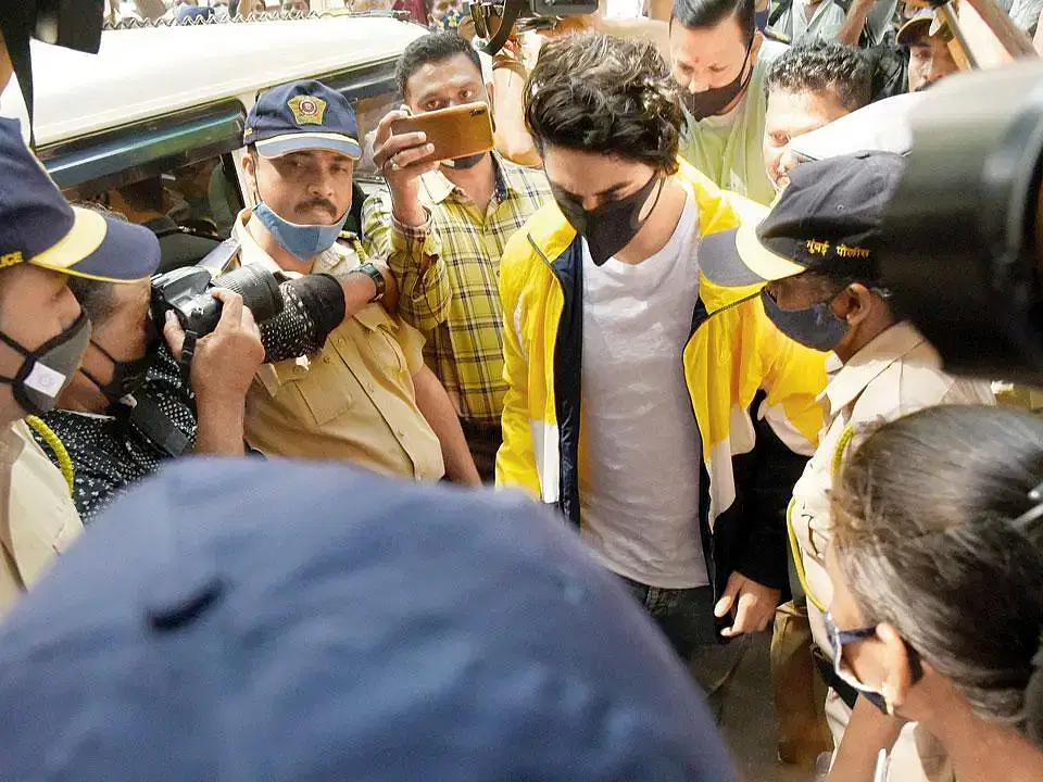 ஆர்யன் கான் போதைப்பொருள் வழக்கிலிருந்து வேண்டுமென்றே விடுவிக்கப்பட்டாரா? - புதிய சர்ச்சை!