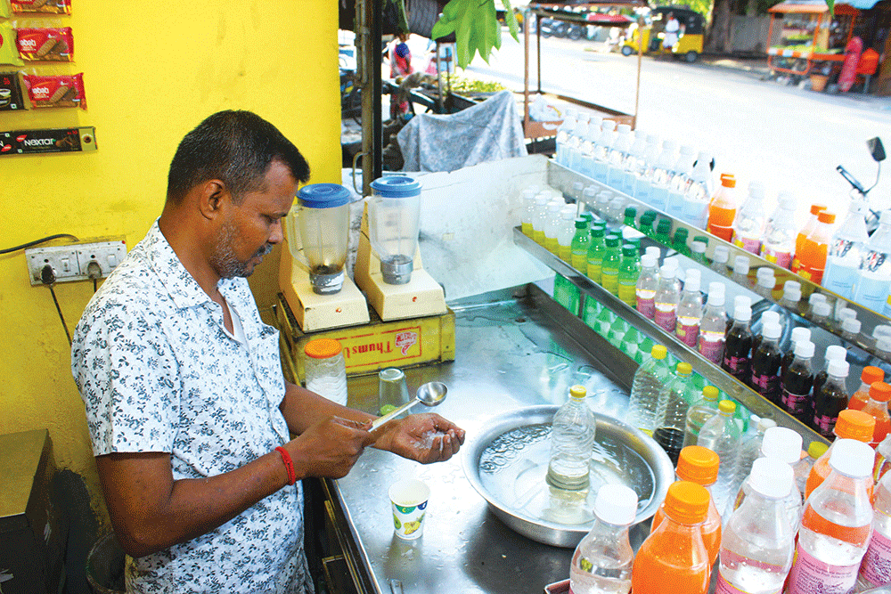 கரூர் கிரவுன் சோடா... தலைமுறைகளைக் கடந்த வெற்றி... சக்சஸ் சீக்ரெட்..!