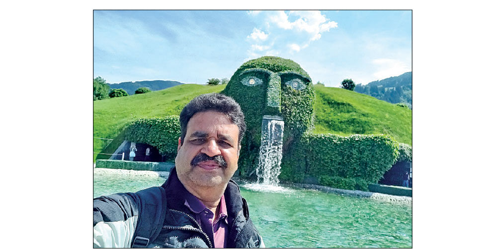 அருங்காட்சியத்தின் முகப்பில்
கட்டுரையாளர்