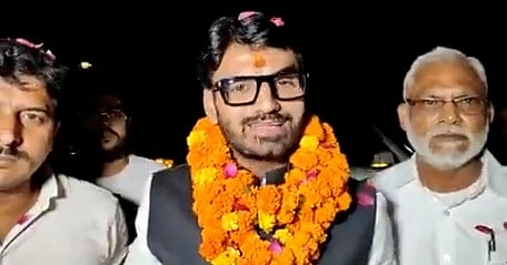 குண்டர் சட்டத்தில் கைதான பாஜக பிரமுகருக்கு மலர் தூவி வரவேற்பு; வலுக்கும் கண்டனம்! - வைரலாகும் வீடியோ