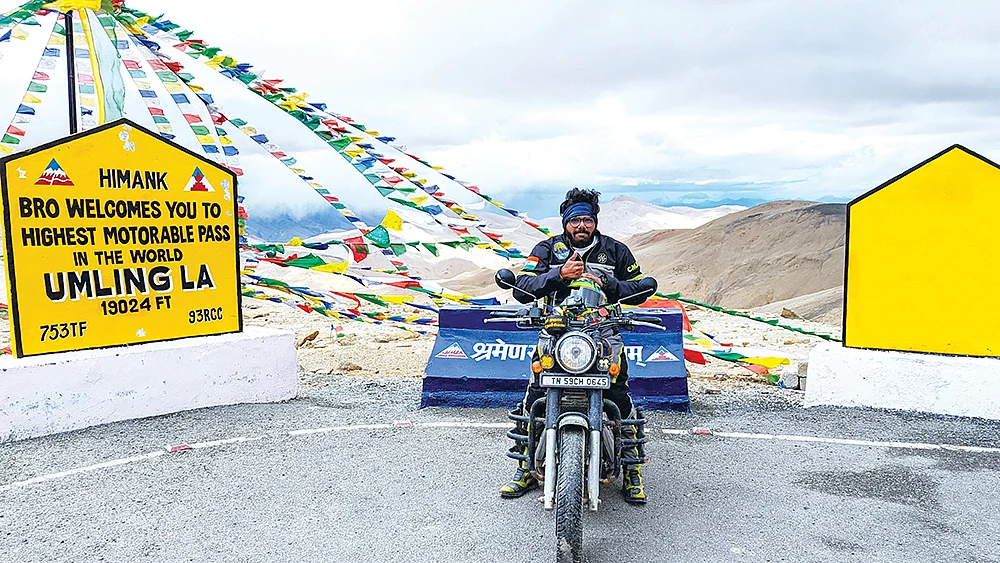 குங்கும சீனிவாசன்