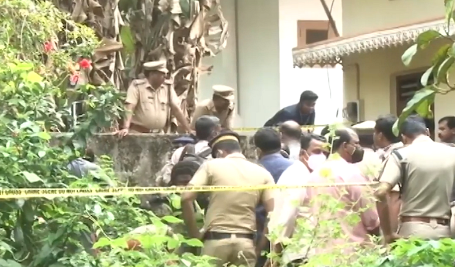 உடல்கள் தோண்டி எடுப்பு
