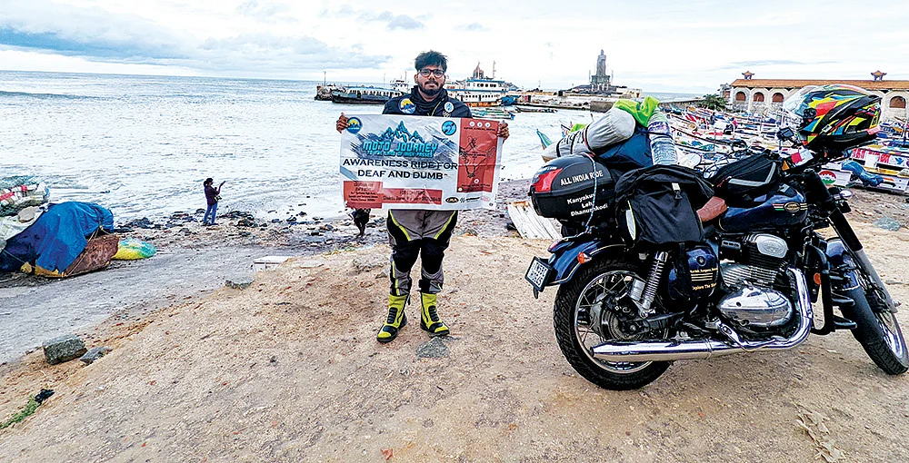 காது கேட்காம இருந்தா என்ன... பைக்கில் இமயமலை போக முடியாதா?