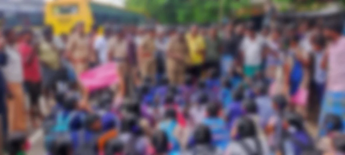 மாணவிகள் போராட்டம்