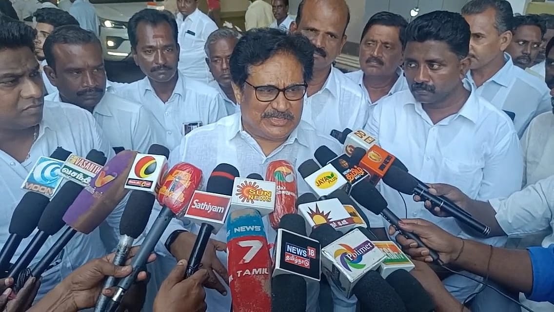 ``சிவசேனாவைப் போல அதிமுக சின்னம் முடக்கப்படுமா என்பது மோடி கையில்தான் உள்ளது!