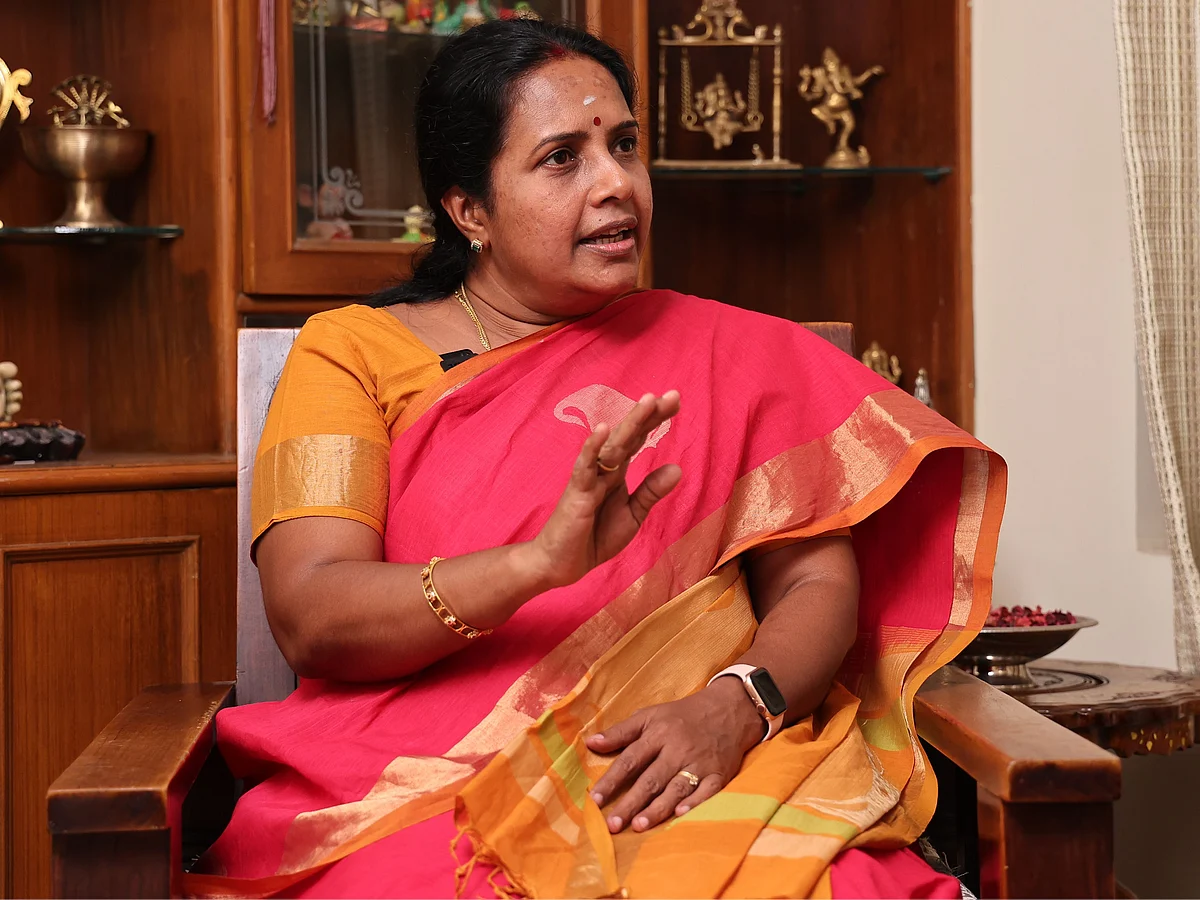 ``ஆளுநரை விமர்சிப்பது அண்ணல் அம்பேத்கரை அவமதிப்பதற்குச் சமம்!" - வானதி சீனிவாசன் கண்டனம்