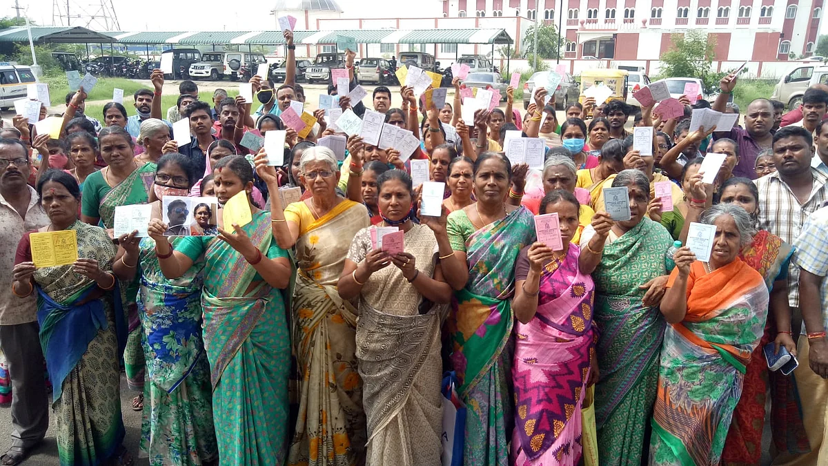 குமாரிடம் சீட்டு பணம் செலுத்தியவர்கள்