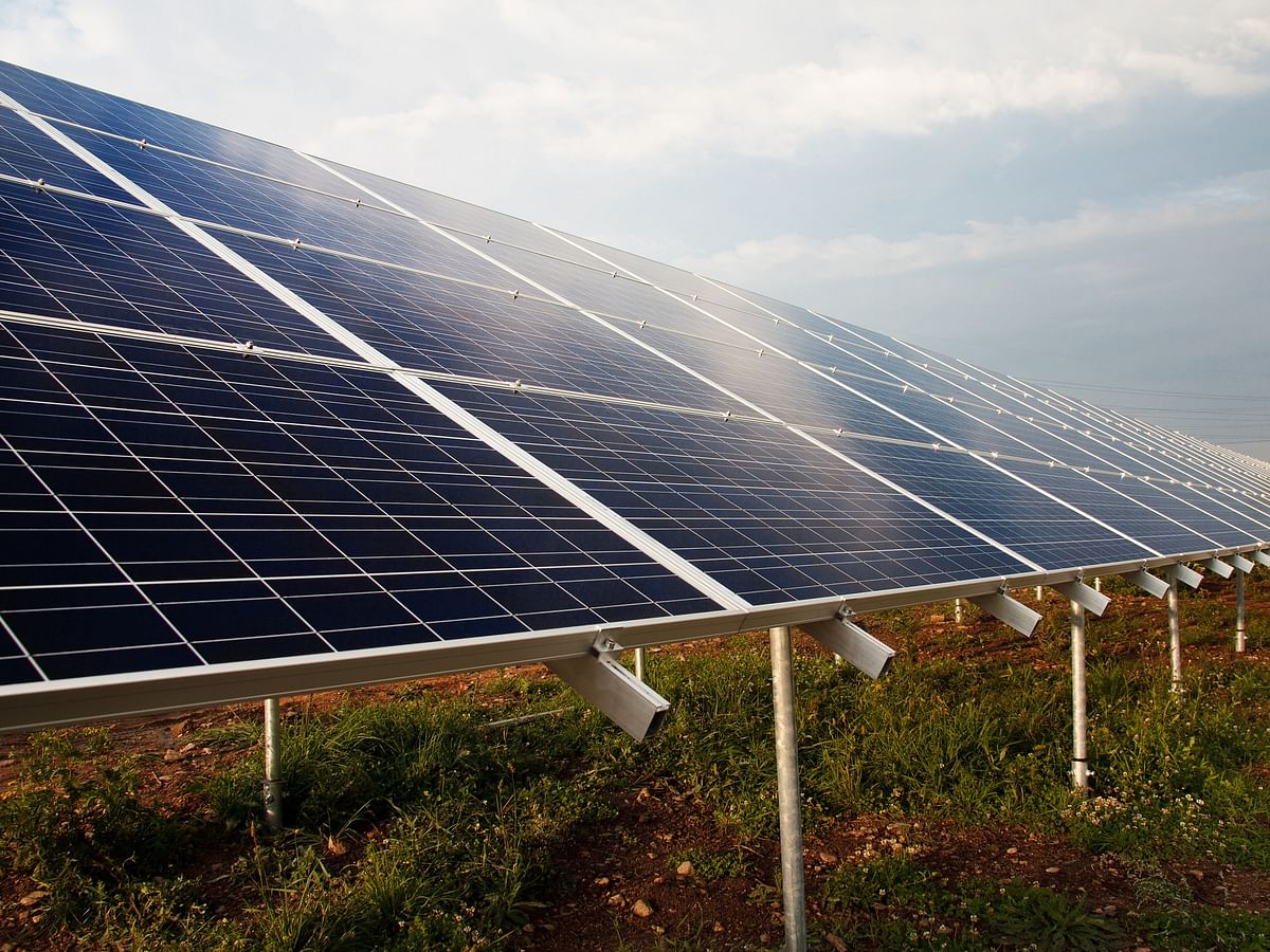 Agrivoltaic Farming: ``ஒரு கல்லில் இரண்டு மாங்காய்''...  விவசாய நிலத்தில் சோலார் பேனல்கள்!