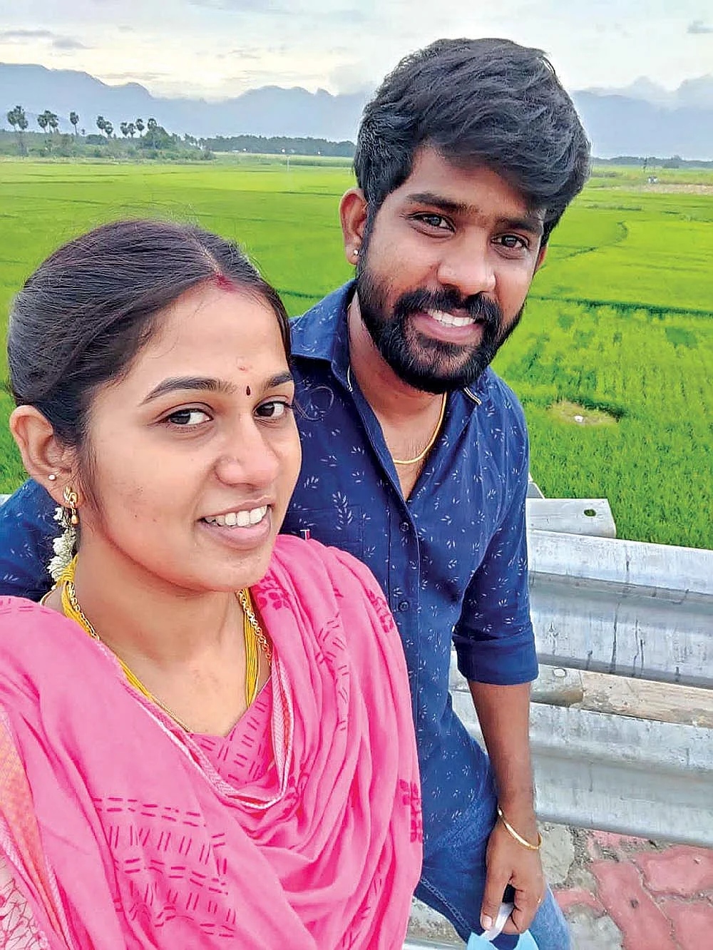 பிருந்தா - விக்னேஸ்வரன்
தலை தீபாவளியின்போது...