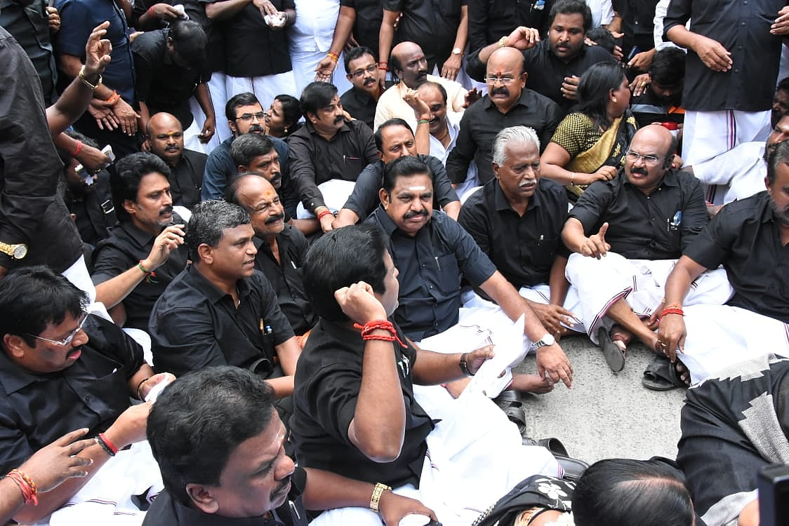 ``ஓபிஎஸ்-ஸுக்கு ஆதரவாக சபாநாயகர் செயல்படுகிறார்; நீதி கிடைக்கும் வரை போராடுவோம்!