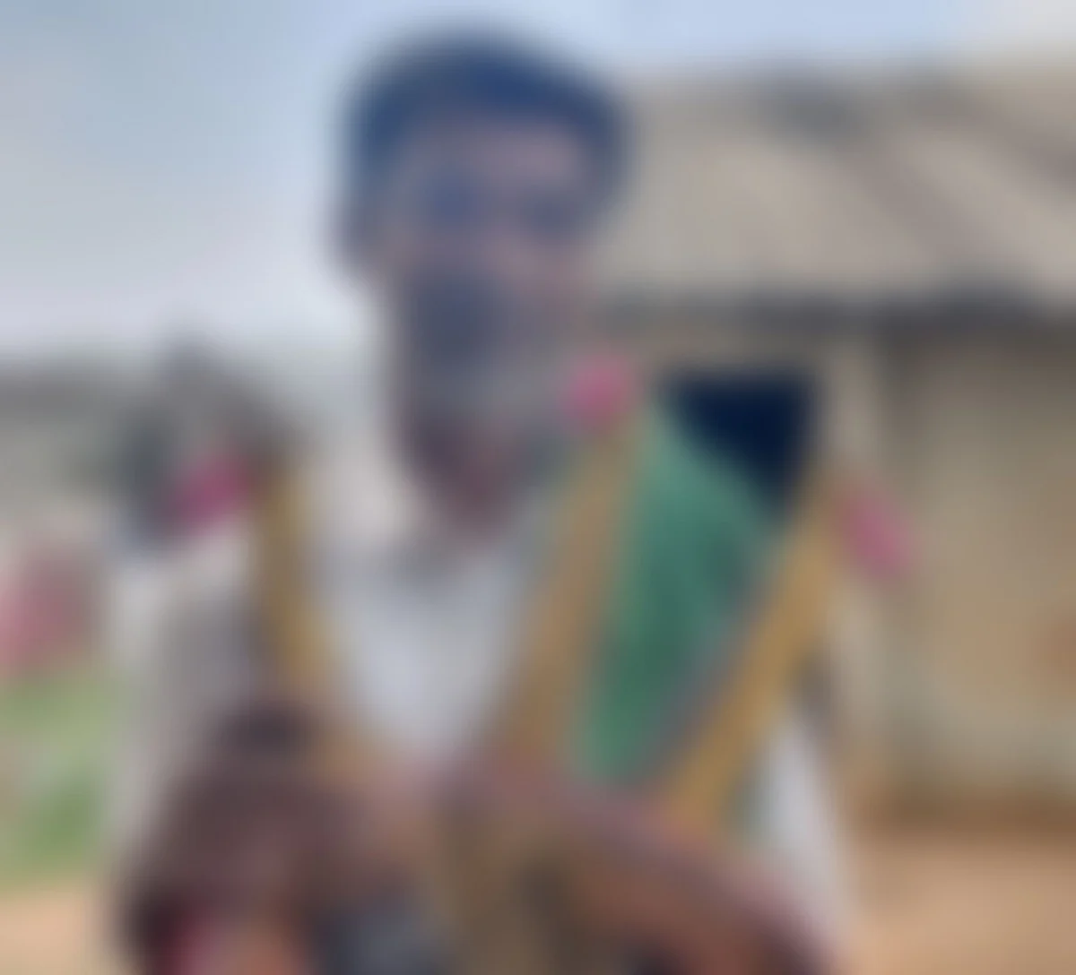 யாசகம் கேட்டுச் சென்ற பழங்குடியினரை, காவல் நிலையத்துக்கு அனுப்பினாரா நீதிபதி? - பின்னணி என்ன?!