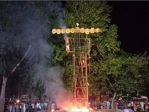 தசரா பண்டிகை: `ராவணனின் பொம்மை சரியாக எரியவில்லை!' - கிளார்க்கை பணியிடை நீக்கம் செய்த அதிகாரிகள்