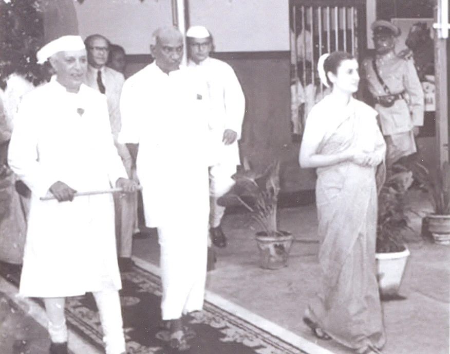 அண்ணாவின் பாராட்டு முதல் கிங்மேக்கரின் `கே’ பிளான் வரை... கர்மவீரர் காமராஜர் குறித்த 8 சுவாரஸ்யங்கள்