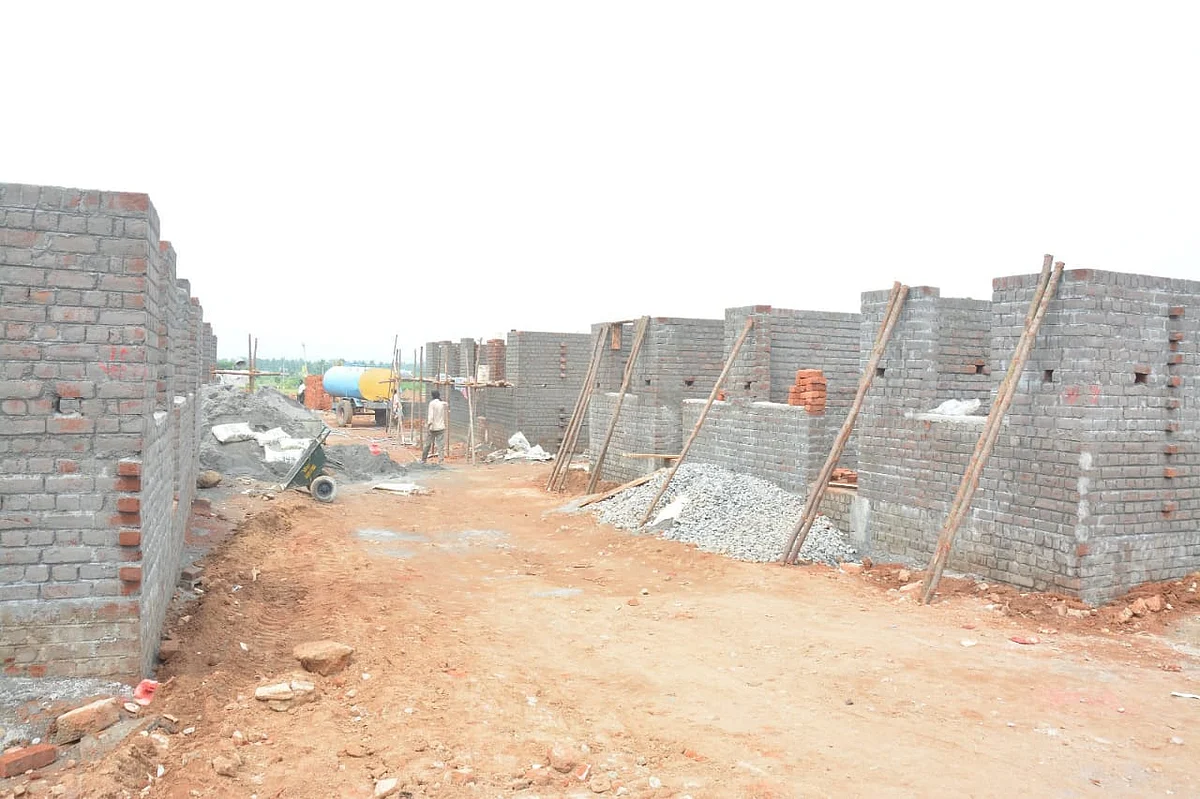 வீடு கட்டுமானப் பணி