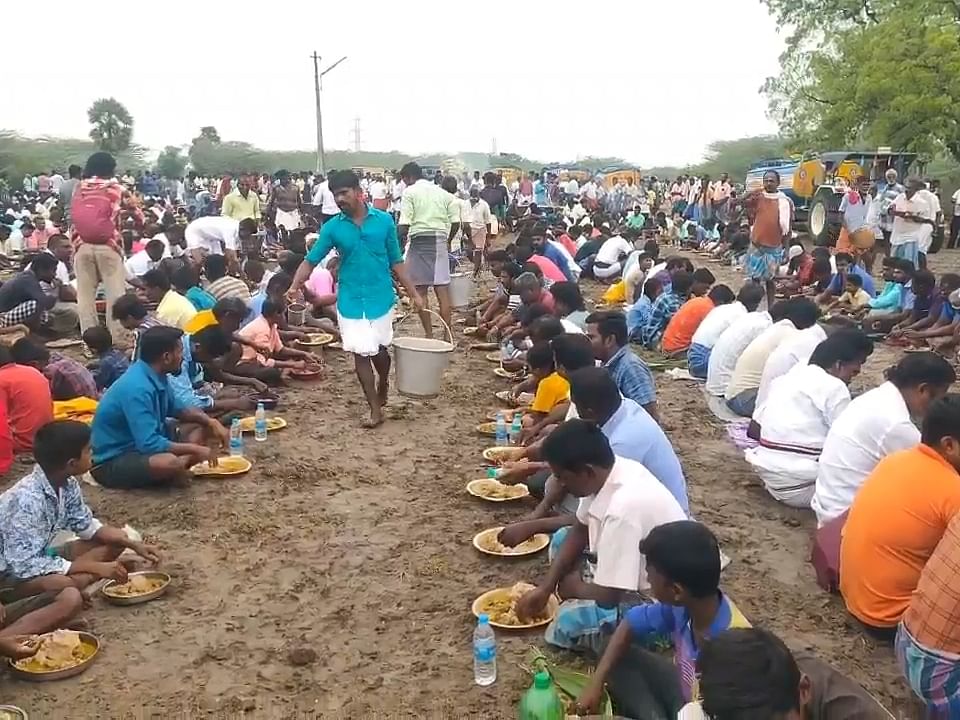`கிடா வெட்டு, கறி சோறு' - ஆண்கள் மட்டுமே பங்கேற்கும் அம்மன் கோயில் திருவிழா!