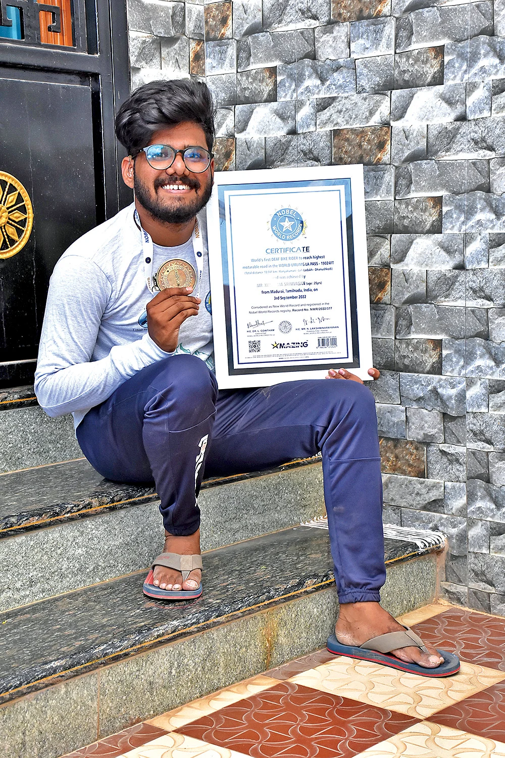 காது கேட்காம இருந்தா என்ன... பைக்கில் இமயமலை போக முடியாதா?