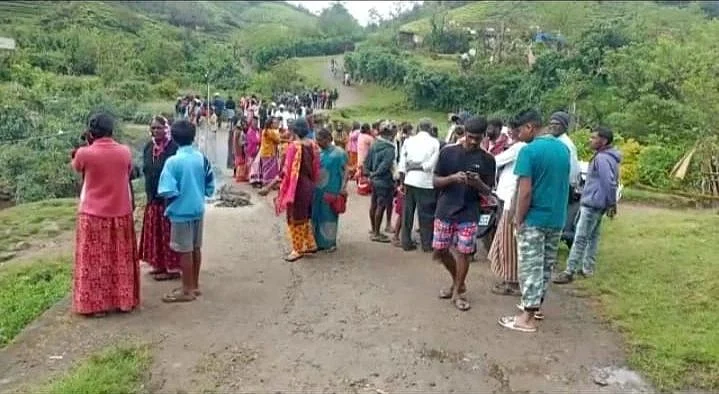 போராடிய மக்கள்