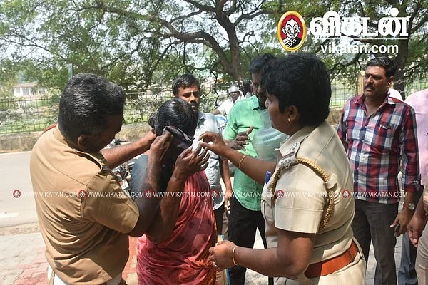 தீக்குளிக்க முயன்றவரைக் காப்பாற்றிய காவல்துறையினர்