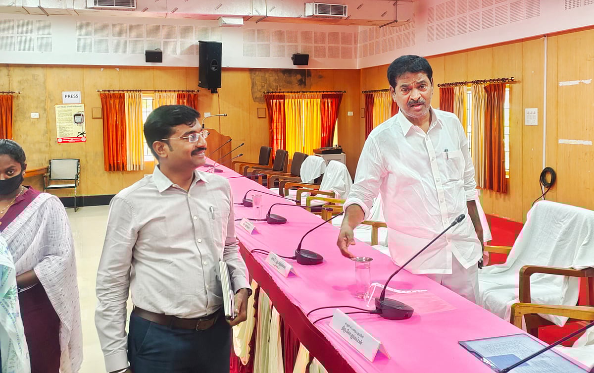 ``கமிஷன் வாங்கும் வேலையைத்தான் பார்க்கிறார்!” – மாநகராட்சி கமிஷனர் மீது பாய்ந்த திமுக எம்.எல்.ஏ 