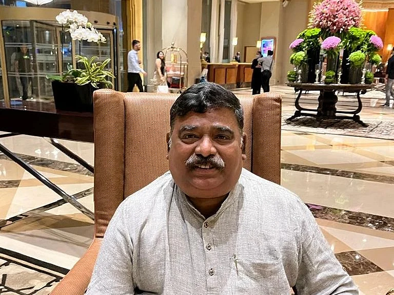 ஆண்டுக்கு ரூ.100 கோடி வர்த்தகம்... அசத்தும் மும்பை தமிழ் தொழிலதிபர்!