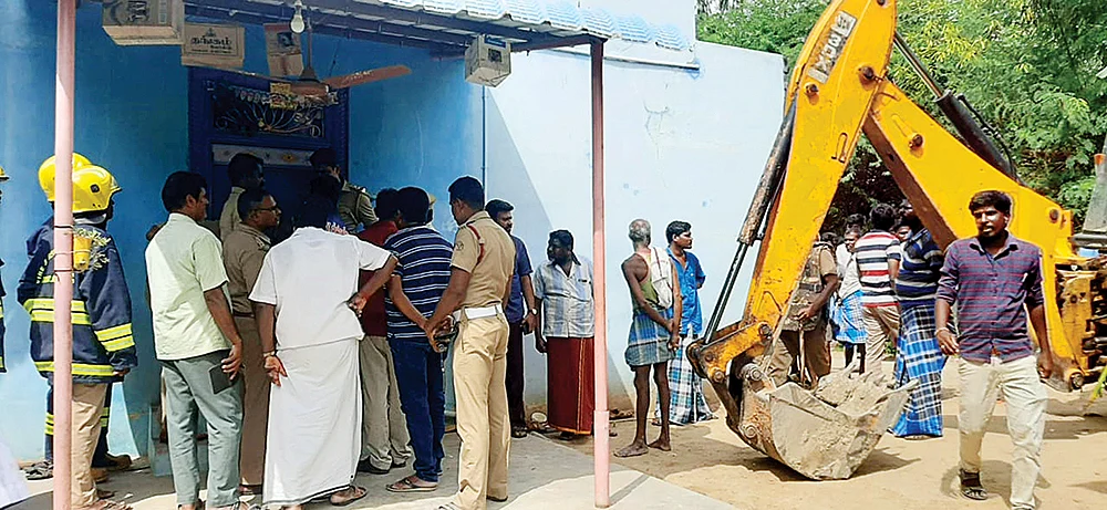 “உயிர்ப்பலி கேட்குது... காவு வாங்கப்போகுது!” - போலீஸையே மிரட்டிய ஆரணி குடும்பம்