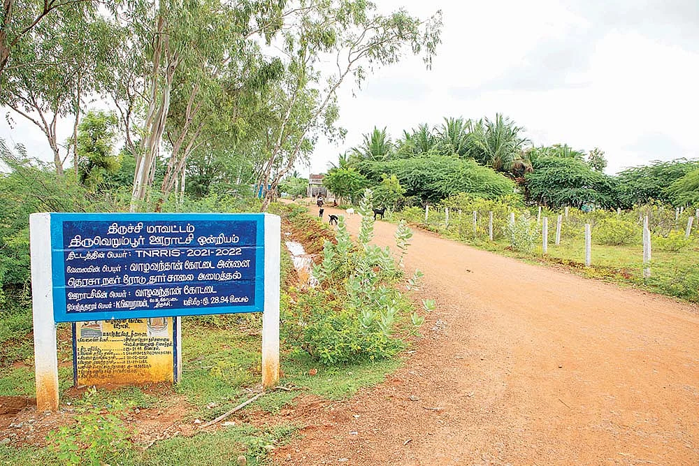 ரூ.40 லட்சம் தார் ரோட்டை காணலைங்க... - கண்டுபிடிக்கக் கோரும் ஆர்.டி.ஐ ஆர்வலர்!