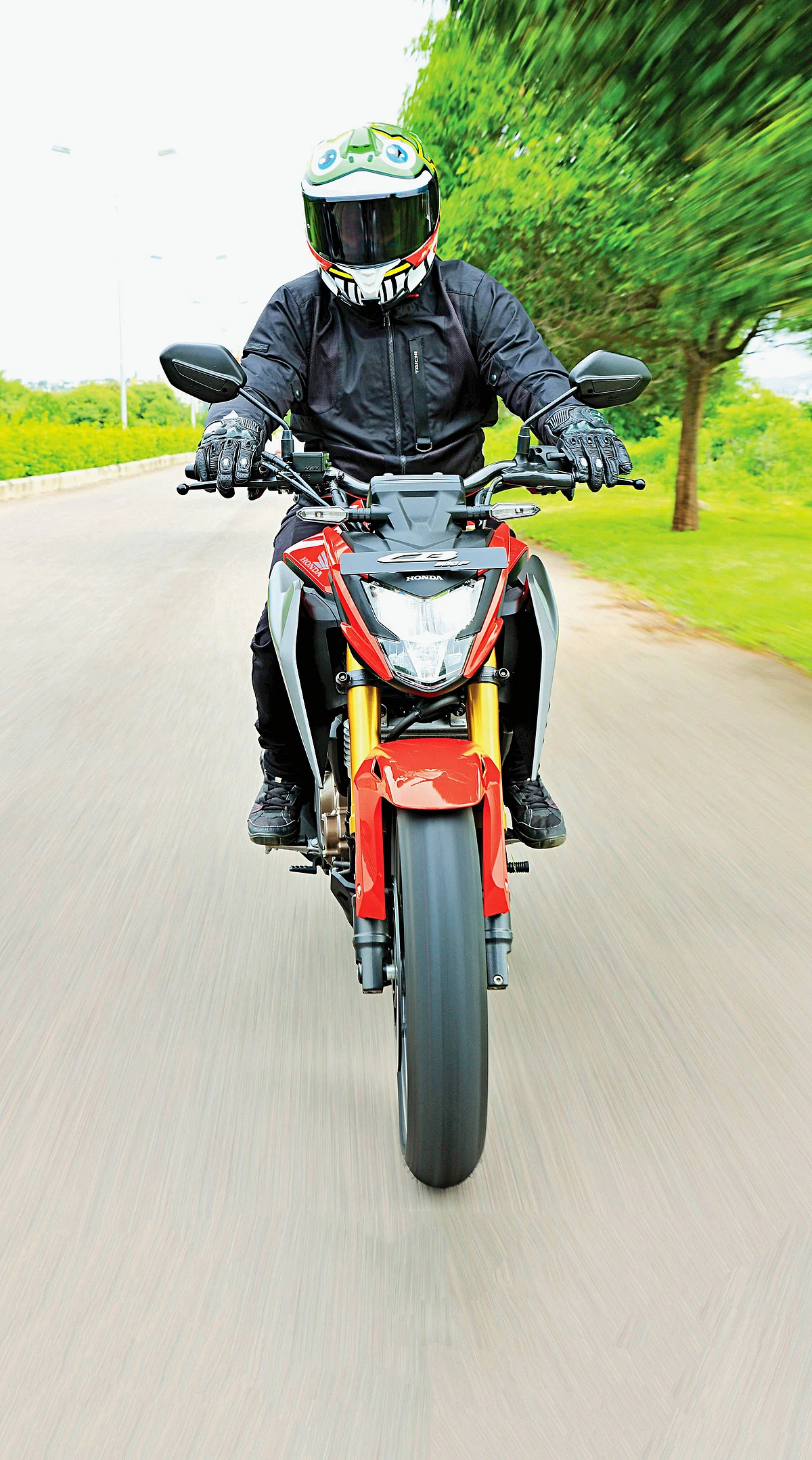 Honda CB300 F: A Sporty Commuter!