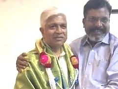 10,000 பேருடன் புத்த மதத்துக்கு மாறிய ஆம் ஆத்மி தலைவர்; நேரில் சென்று வாழ்த்திய திருமாவளவன்!
